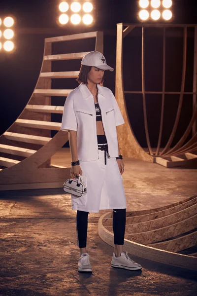 Look 50